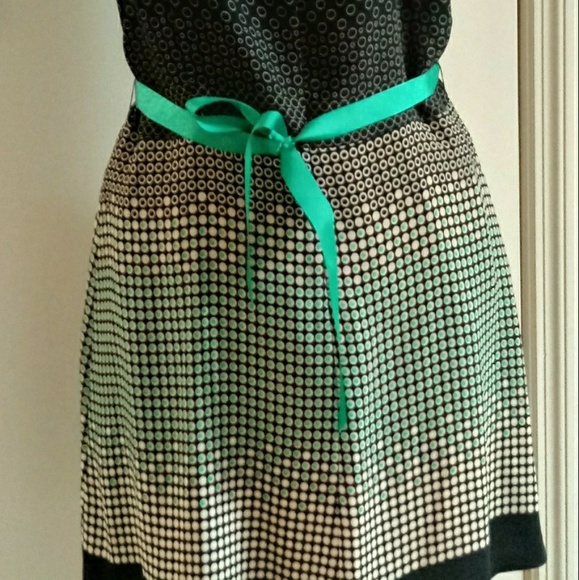 NWOT A beautiful sleeveless summer dress - Picture 3 of 5